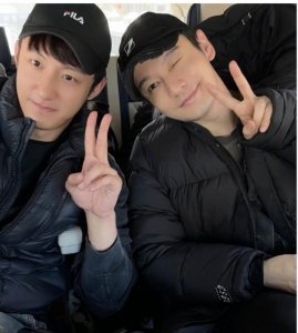 ​黄晓明黄景瑜被偶遇：3人吃炖鱼，贾乃亮买10斤瓜子准备坐绿皮车