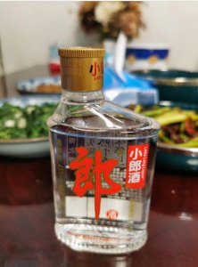 ​铁盒西凤酒45度的价钱(西凤酒金老窖45度铁盒包装)