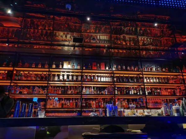 酒吧喝的酒是什么歌曲