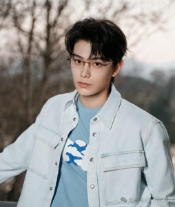 ​他是有多抢手啊，这么多剧等着让他当男主？
