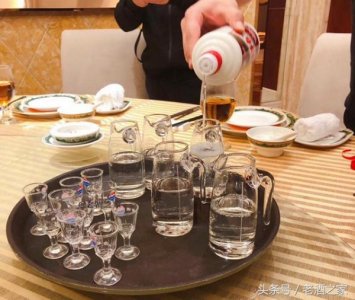 ​茅台酒最后一点倒不出来(茅台瓶最后一点酒)
