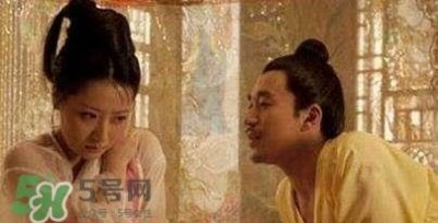 ​皇帝们的第一次给了谁？