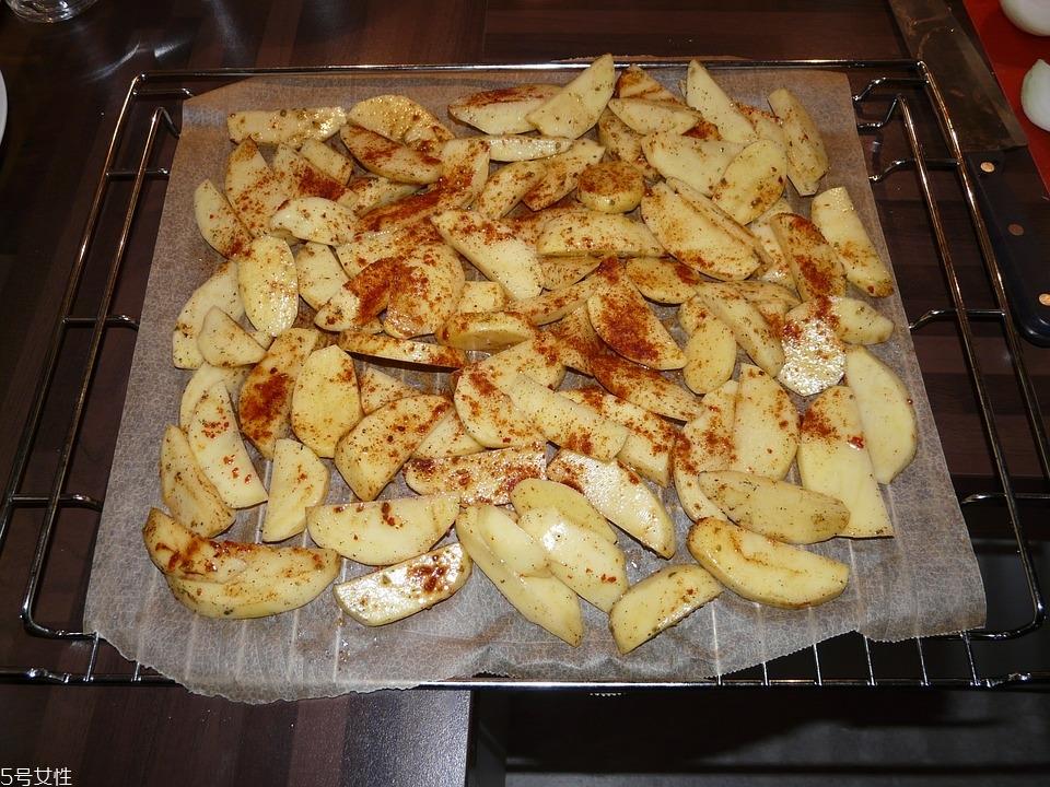 土豆怎么烤好吃 土豆怎么烤外酥松软 土豆怎么烤好吃 土豆怎么烤外酥松软