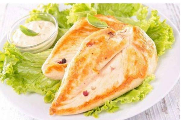 鸡胸肉有什么营养价值呢 鸡胸肉有多少热量呢