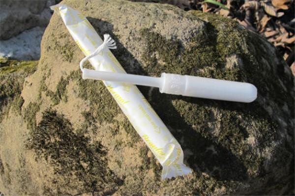 卫生棉条上厕所小便怎么办 卫生棉条上一次厕所就要换一次吗