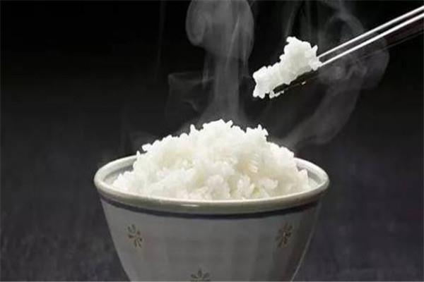 减脂能吃米饭吗 米饭适合减肥的时候吃吗 减脂能吃米饭吗 米饭适合减肥的时候吃吗