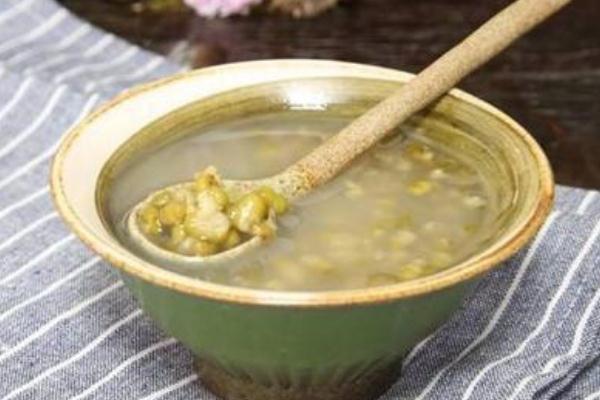 喝绿豆汤有什么功效 喝绿豆汤的好处