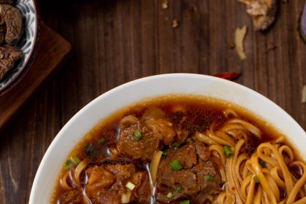 牛肉面能放鸡蛋吗 可以放整个的