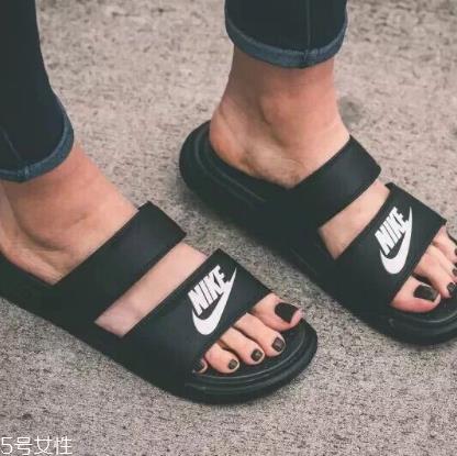 耐克拖鞋可以洗澡吗 要注意防滑