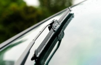 ​雨刮器有撞击声是什么原因