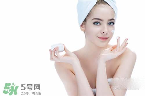 肌底液晚上可以用吗？肌底液白天还是晚上用
