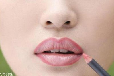 ​涂哑光口红怎么涂不干 让你轻轻松松美上一整天