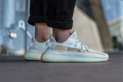 ​yeezy 350 v2 hyperspace货量 中签几率很大