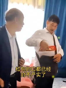​陈萌出月子正面照曝光 大衣哥递上大红包