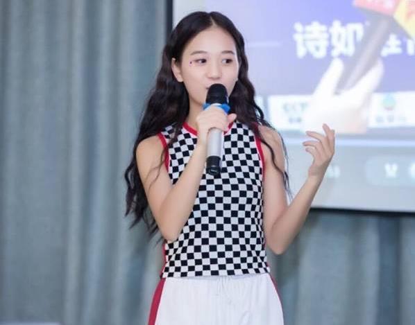 娱乐网红小小如真实身份揭秘：抖音张曼如个人资料  4