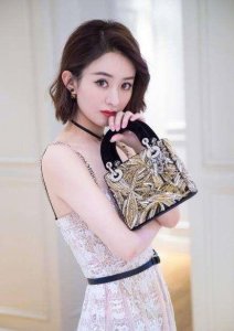 ​赵丽颖代言双失利, 迪奥除名德芙被换, 网友一针见血道出真相!