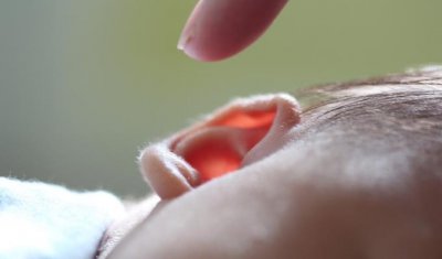 ​耳朵长痣的位置图解 耳朵痣十大福气痣详解