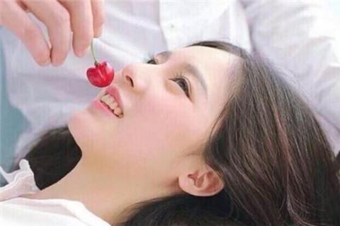 怎么聊天撩妹子找话题，情感专家在线聊天