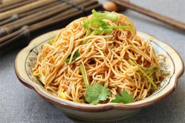 做凉面用干面还是湿面 用湿面条怎么做凉面