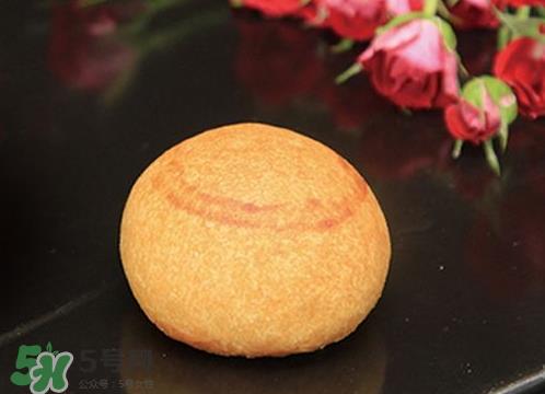 自来红月饼好吃吗 自来红和自来白的区别 自来红月饼好吃吗 自来红和自来白的区别