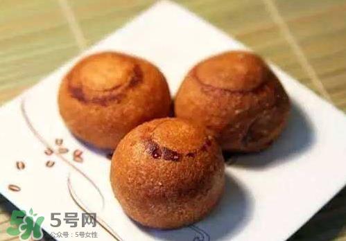 自来红月饼好吃吗 自来红和自来白的区别 自来红月饼好吃吗 自来红和自来白的区别