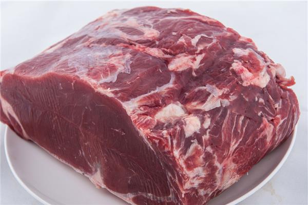 牛肉腌制要不要放盐 牛肉腌制一晚上肉质会变差吗 牛肉腌制要不要放盐 牛肉腌制一晚上肉质会变差吗