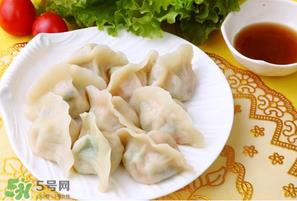 荠菜包饺子必须焯水吗？荠菜包饺子要焯水吗？