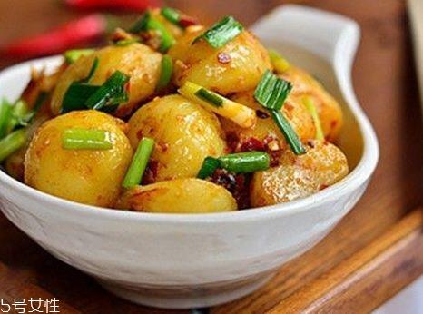 土豆不能和什么一起吃？土豆和黑木耳可以一起吃吗？