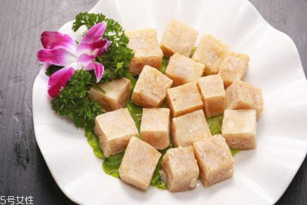 冻豆腐是老豆腐冻的吗 冻豆腐的功效