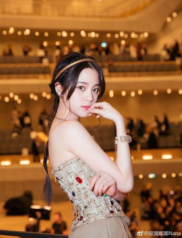 欧阳娜娜工作室频作妖，手滑点赞又甩锅，您能长点心吗？