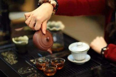 ​发烧时能喝浓茶吗 发烧时能喝什么饮品