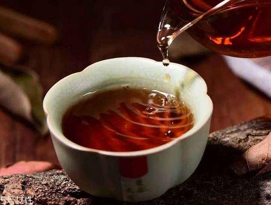 红茶会解药吗？吃药能喝红茶吗？