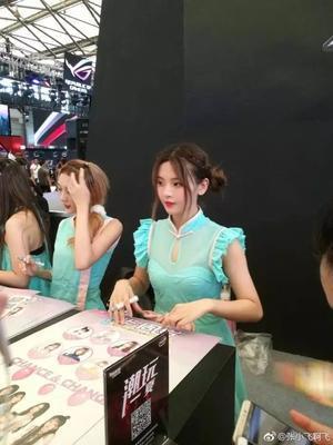 杨超越未出名前视频曝光！被男主播反复骚扰，曾想要超越范冰冰