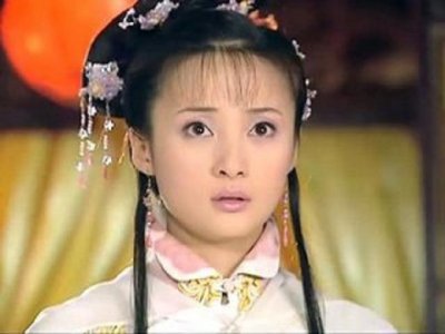 ​她一哭就让人心疼不已，纵使年华老去，仍让人心生怜惜