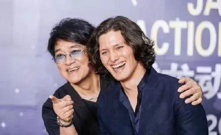 周华健混血儿子近照曝光！比亲爹还老？老外为何都显老？