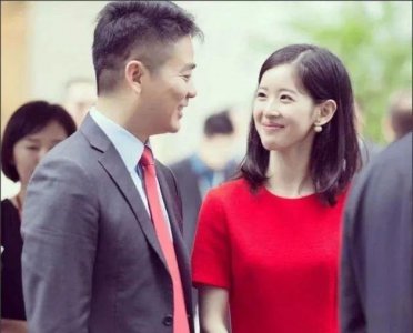 ​周冬雨被曝恋上男助教，原来是大学四年同学，已是男朋友！