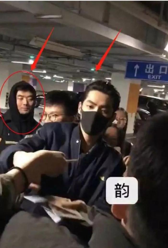 当红小花与经纪人恩断义绝？是钱没分够还是另有隐情