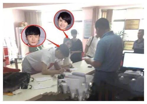 杨丞琳李荣浩晒结婚证照片！杨丞琳超美，而李荣浩笑得眼睛更小了