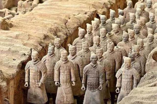 兵马俑中间的土墙是干什么的?为什么不挖开,里面藏着什么东西?