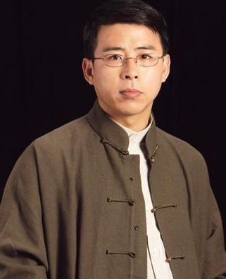 从红极一时到众人唾骂,央视名嘴阿丘遭封杀,现在他怎么样了?