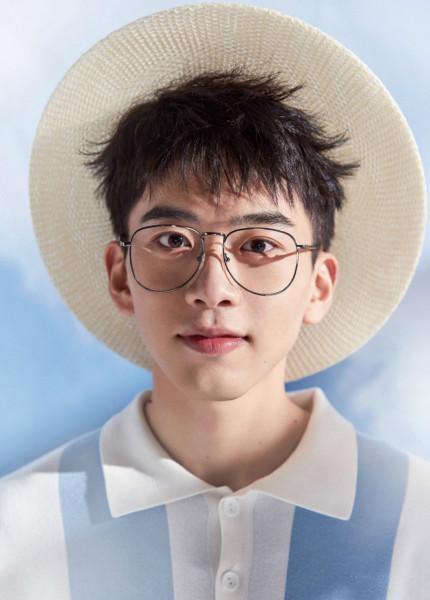 从网红蜕变为演员,费启鸣只用了1部剧,刘同三发微博道出了缘由
