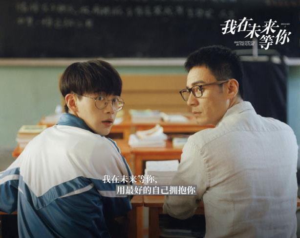 从网红蜕变为演员,费启鸣只用了1部剧,刘同三发微博道出了缘由