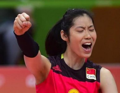 ​世界排球女王朱婷年薪1100万，最后打到自己银行卡里钱有多少