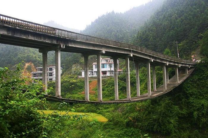 中国造型独特的桥梁建筑，绝对颠覆你世界观，看后你什么感觉