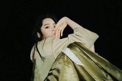 ​女艺人欧阳娜娜性感时尚写真