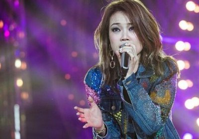 ​杨受成真的把容祖儿给潜规则了，媒体开始挖他的老底