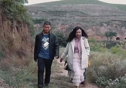 变形计：富二代姐姐进村接弟弟，一身名牌成亮点，网友：有钱任性
