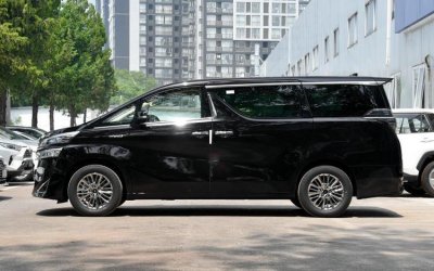 ​皇冠威尔法2023款报价及图片