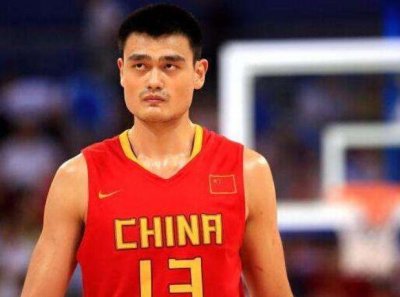 ​39岁姚明身价30亿，38岁妻子“韵味十足”，9岁女儿身高近1米7！