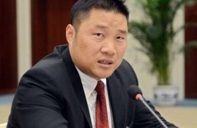 ​奥运冠军退役后当副市长，一心为百姓办实事，曾三过家门而不入